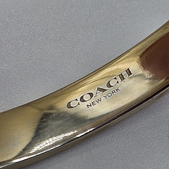 Coach Signature Logo Strawberry Pink Enamel Gold Tone Hinged  Bangle Bracelet - Picture 6 of 6